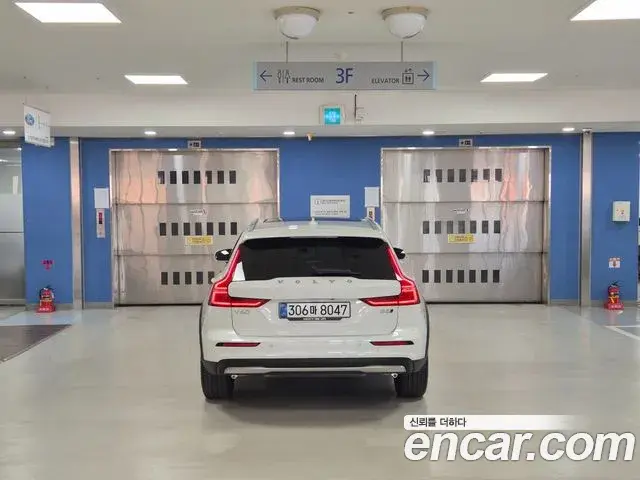 Volvo V60 Cross Country 2026 — ფოტო 18/20