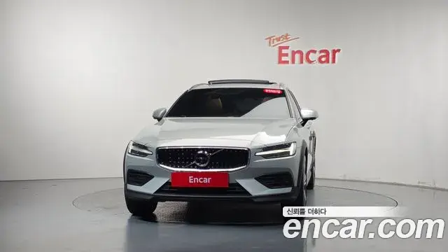 Volvo V60 Cross Country 2021 — Фото 3/20