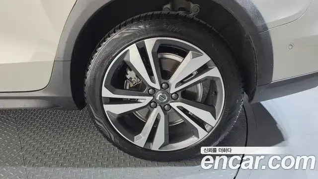 Volvo V60 Cross Country 2021 — Photo 42/42