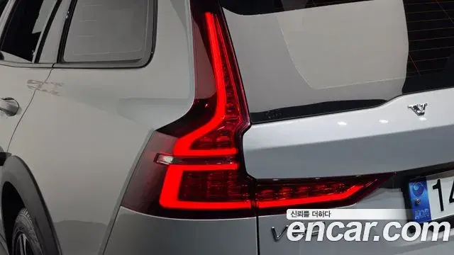 Volvo V60 Cross Country 2021 — Photo 37/42