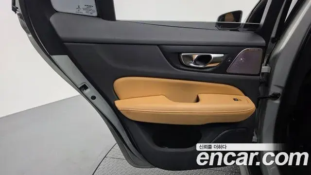 Volvo V60 Cross Country 2021 — Photo 40/42