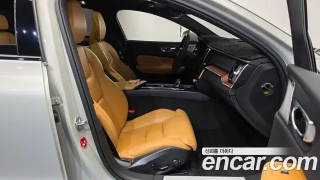 Volvo V60 Cross Country 2021 — Photo 2/42