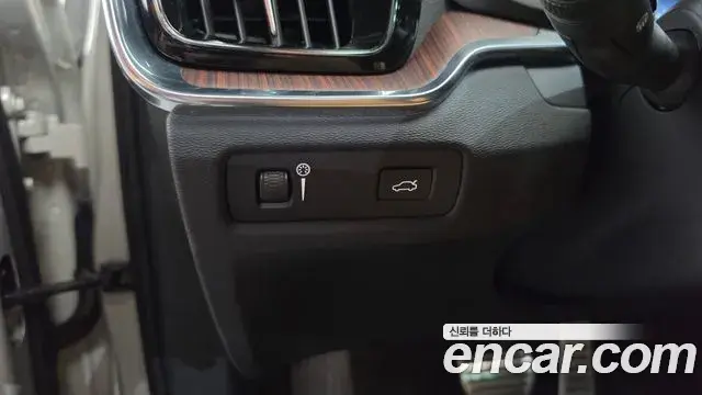 Volvo V60 Cross Country 2021 — Photo 32/42