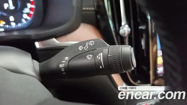Volvo V60 Cross Country 2021 — Photo 28/42