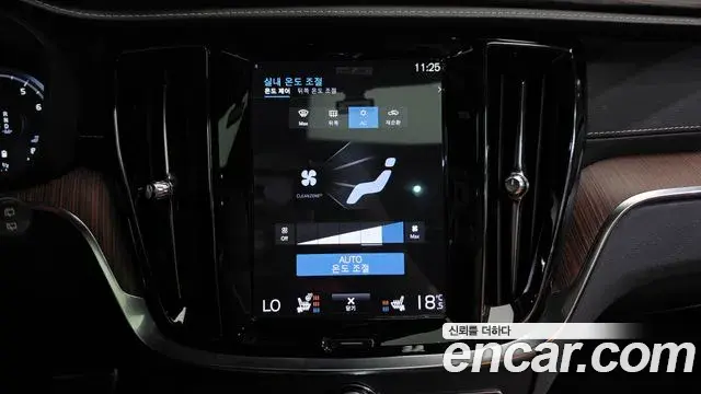 Volvo V60 Cross Country 2021 — Photo 13/42