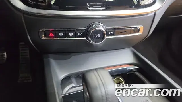 Volvo V60 Cross Country 2021 — Photo 12/42