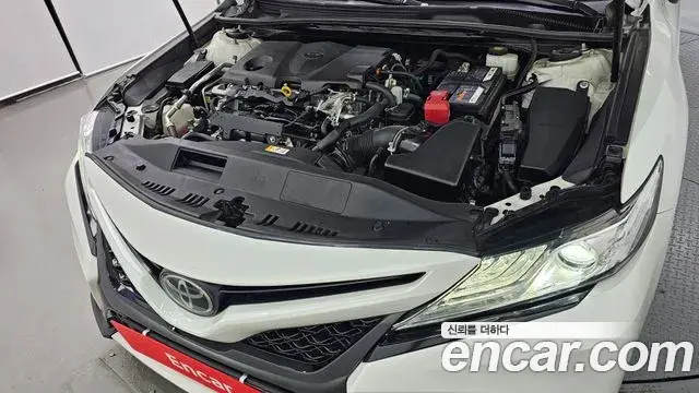 Toyota Camry 2020 — ფოტო 32/32