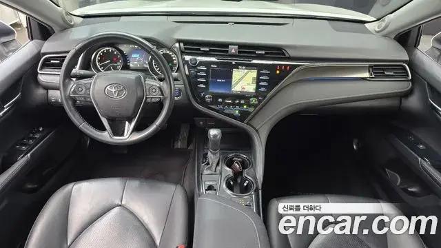 Toyota Camry 2020 — ფოტო 11/32
