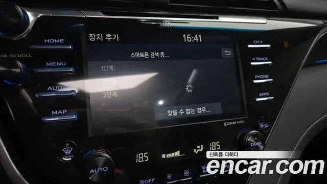 Toyota Camry 2020 — ფოტო 17/32