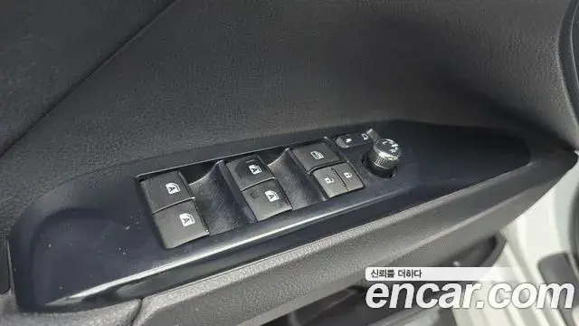 Toyota Camry 2020 — ფოტო 15/32