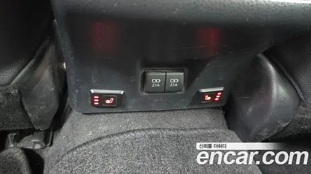 Toyota Camry 2020 — ფოტო 24/32