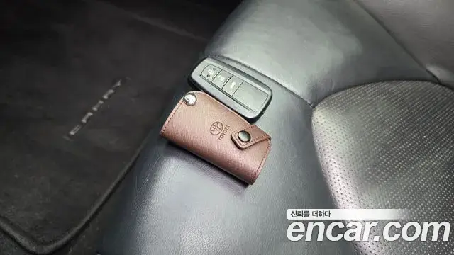 Toyota Camry 2020 — ფოტო 31/32