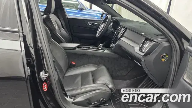 Volvo S60 2022 — ფოტო 17/20