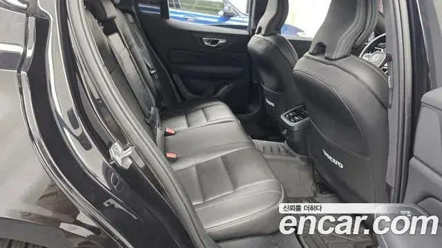 Volvo S60 2022 — ფოტო 16/20