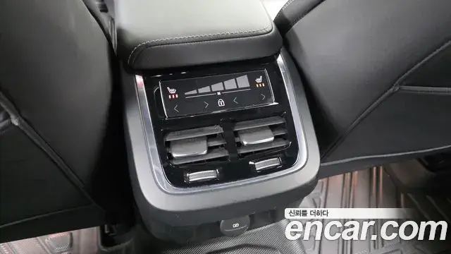 Volvo S60 2022 — ფოტო 4/20