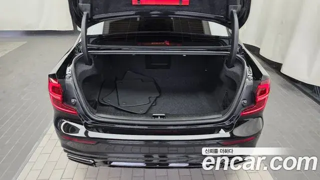 Volvo S60 2022 — ფოტო 8/20