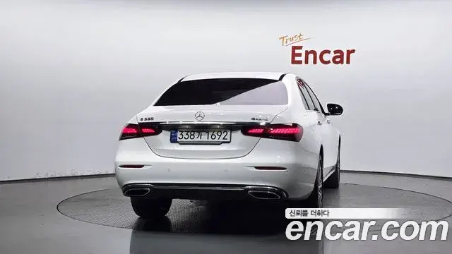 Mercedes-Benz E-Class 2023 — Фото 4/20