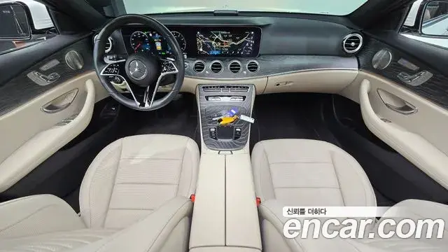 Mercedes-Benz E-Class 2023 — Фото 7/20