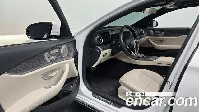 Mercedes-Benz E-Class 2023 — Фото 10/20