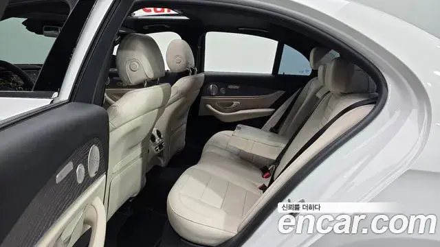 Mercedes-Benz E-Class 2023 — Фото 12/20