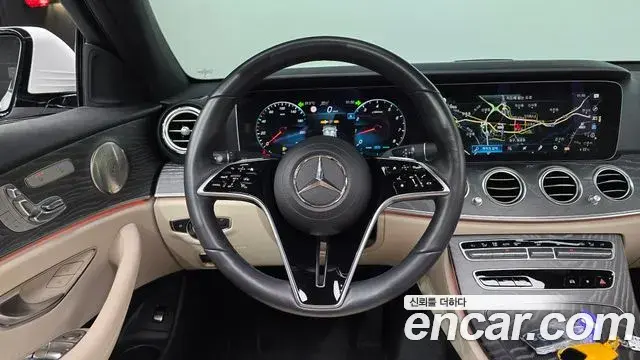 Mercedes-Benz E-Class 2023 — Фото 13/20