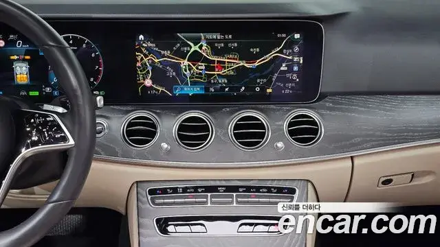 Mercedes-Benz E-Class 2023 — Фото 19/20