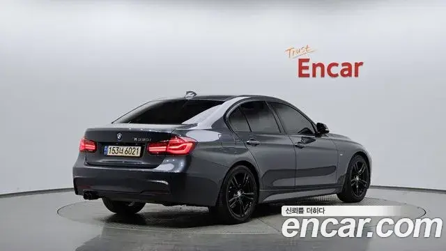 BMW 3 Series 2018 — Фото 2/20