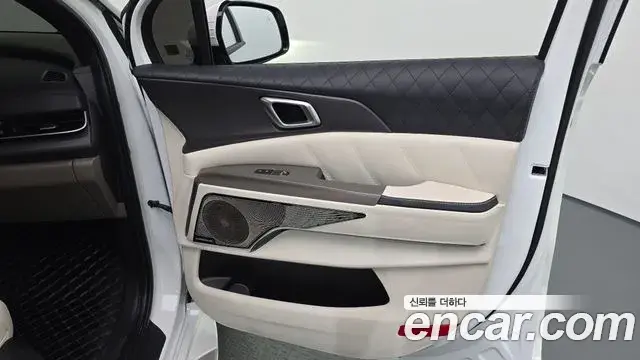 Kia Carnival 2024 — Şəkil 34/36