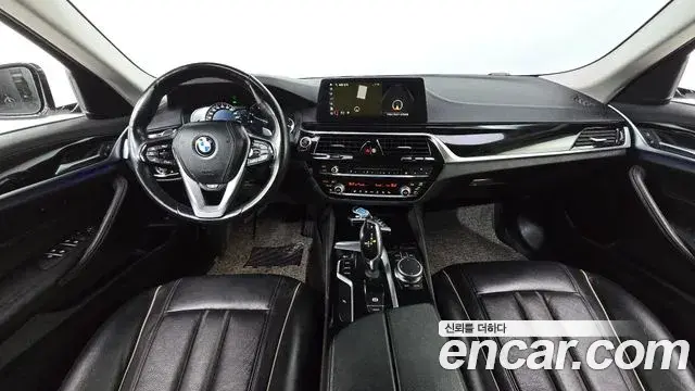 BMW 5 Series 2018 — Фото 7/20
