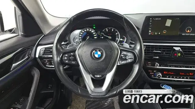 BMW 5 Series 2018 — Фото 13/20
