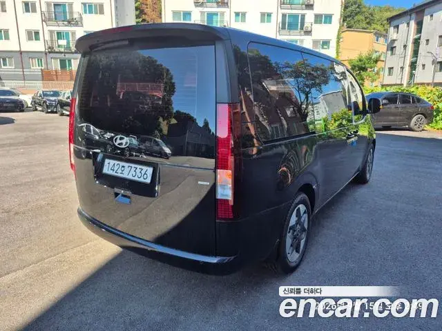 Hyundai Staria 2025 — Фото 1/18
