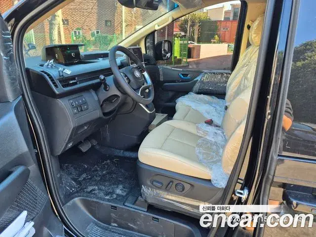 Hyundai Staria 2025 — Фото 9/18