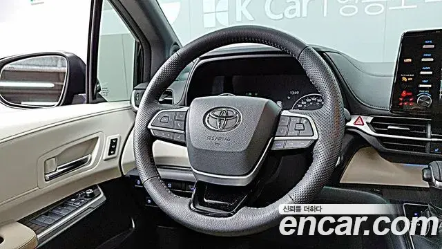 Toyota Sienna 2021 — Şəkil 7/20