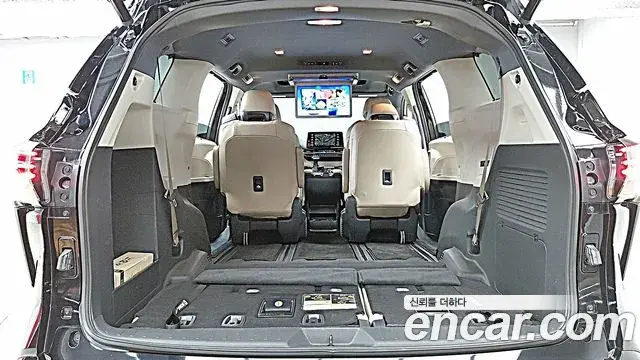 Toyota Sienna 2021 — Şəkil 19/20