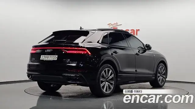 Audi Q7 2021 — Фото 2/20