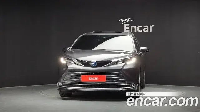 Toyota Sienna 2025 — ფოტო 12/39