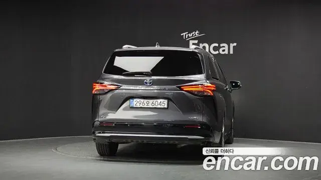 Toyota Sienna 2025 — ფოტო 13/39