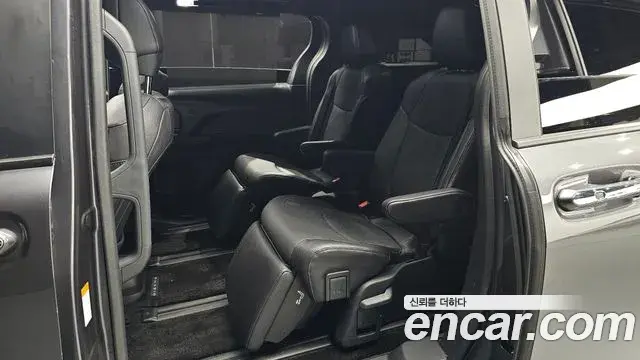 Toyota Sienna 2025 — ფოტო 21/39