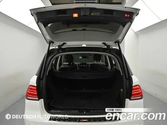 Mercedes-Benz GLE-Class 2018 — Şəkil 9/20