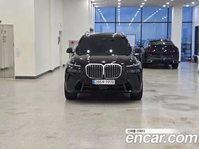 BMW X7 2025 — Photo 2/20