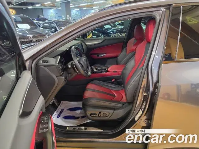 Lexus NX450h+ 2023 — ფოტო 18/20