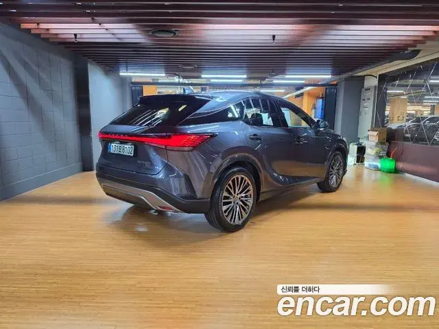 Lexus RX350h 2025 — Фото 1/18