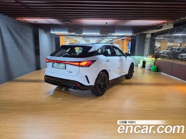 Lexus RX500h 2025 — Photo 10/18