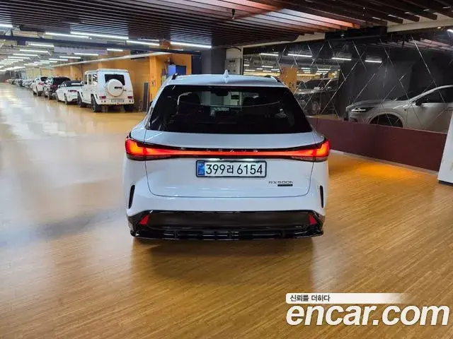 Lexus RX500h 2025 — Photo 8/18
