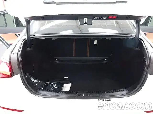Mercedes-Benz E-Class 2025 — Фото 15/20