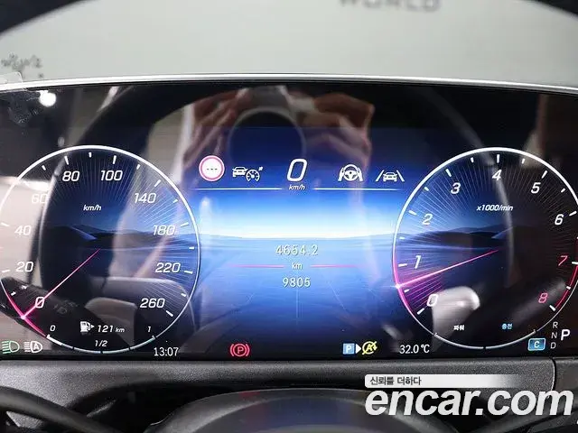 Mercedes-Benz E-Class 2025 — Фото 17/20