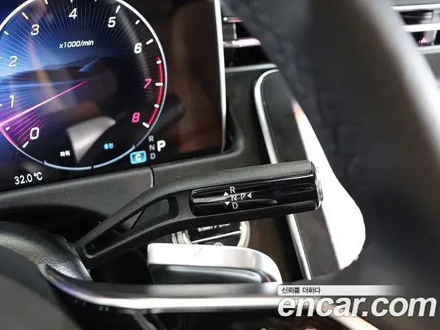 Mercedes-Benz E-Class 2025 — Фото 18/20