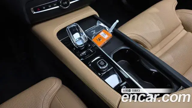 Volvo XC90 2023 — Şəkil 32/34