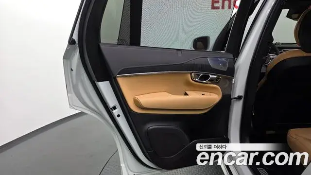 Volvo XC90 2023 — Şəkil 13/34