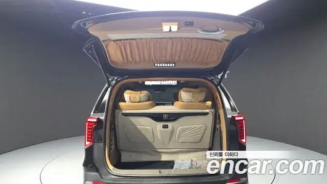 Kia Carnival 2023 — Şəkil 17/20